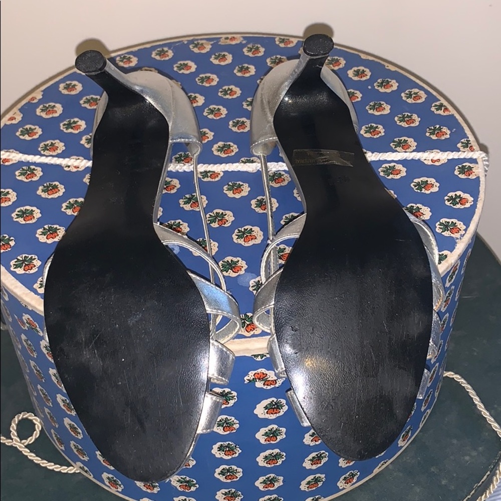 Silver heels - Picture 3 of 4